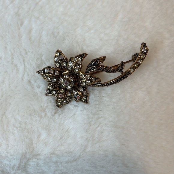 Vintage flower pin - Picture 3 of 7